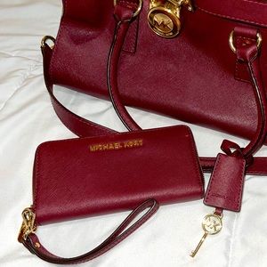 Authentic Michael Kors wristlet wallet ONLY